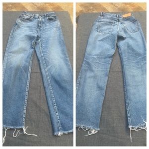 MOUSSY VINTAGE EVELYN CROPPED STRAIGHT-HI
Size 25 inseam 29”
Made in JAPAN